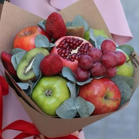 Букет из фруктов и ягод "Виноград с клубникой"