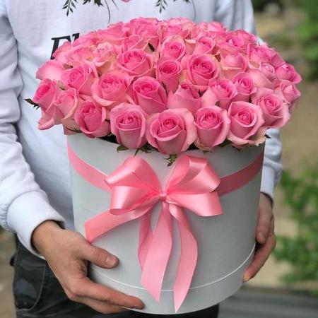 Шляпная корбка из 51 розовой розы №22